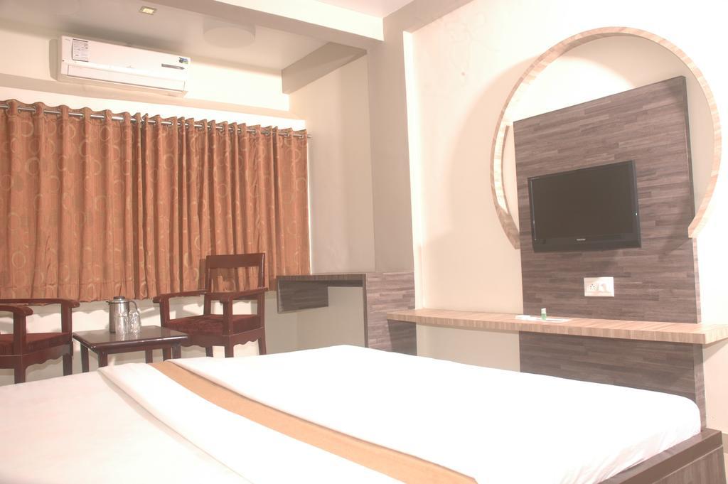 Hotel Sapphire Джунагадх Экстерьер фото