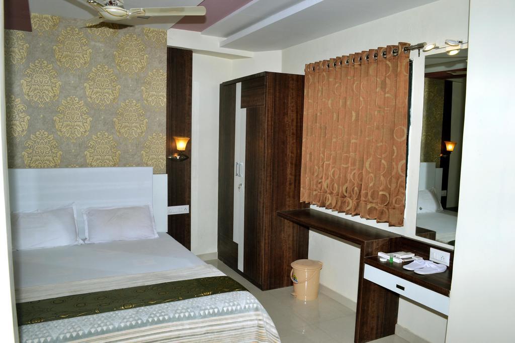 Hotel Sapphire Джунагадх Экстерьер фото